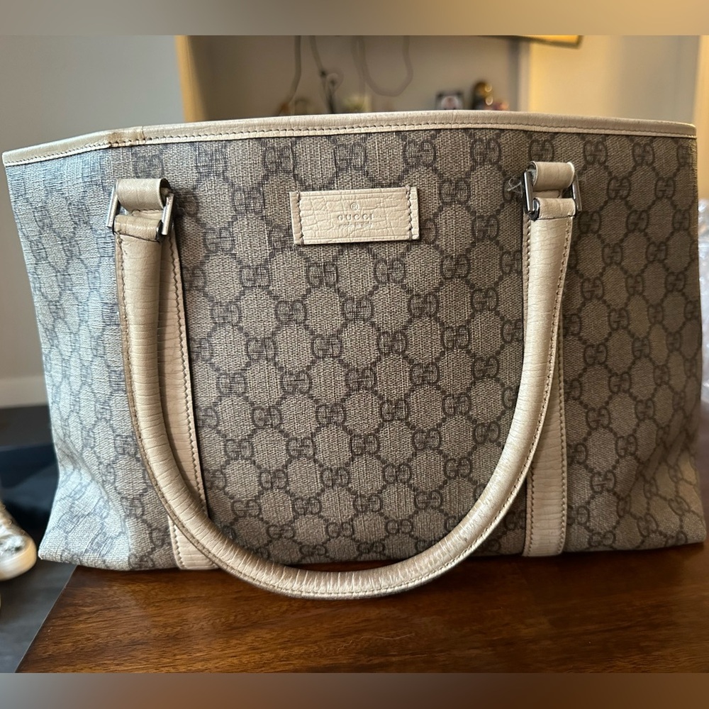 Gucci Supreme Tote Bag in Brown Canvas Material